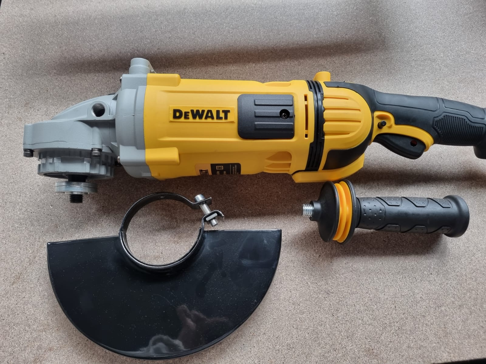 Pulidora 9 pulgadas DeWALT