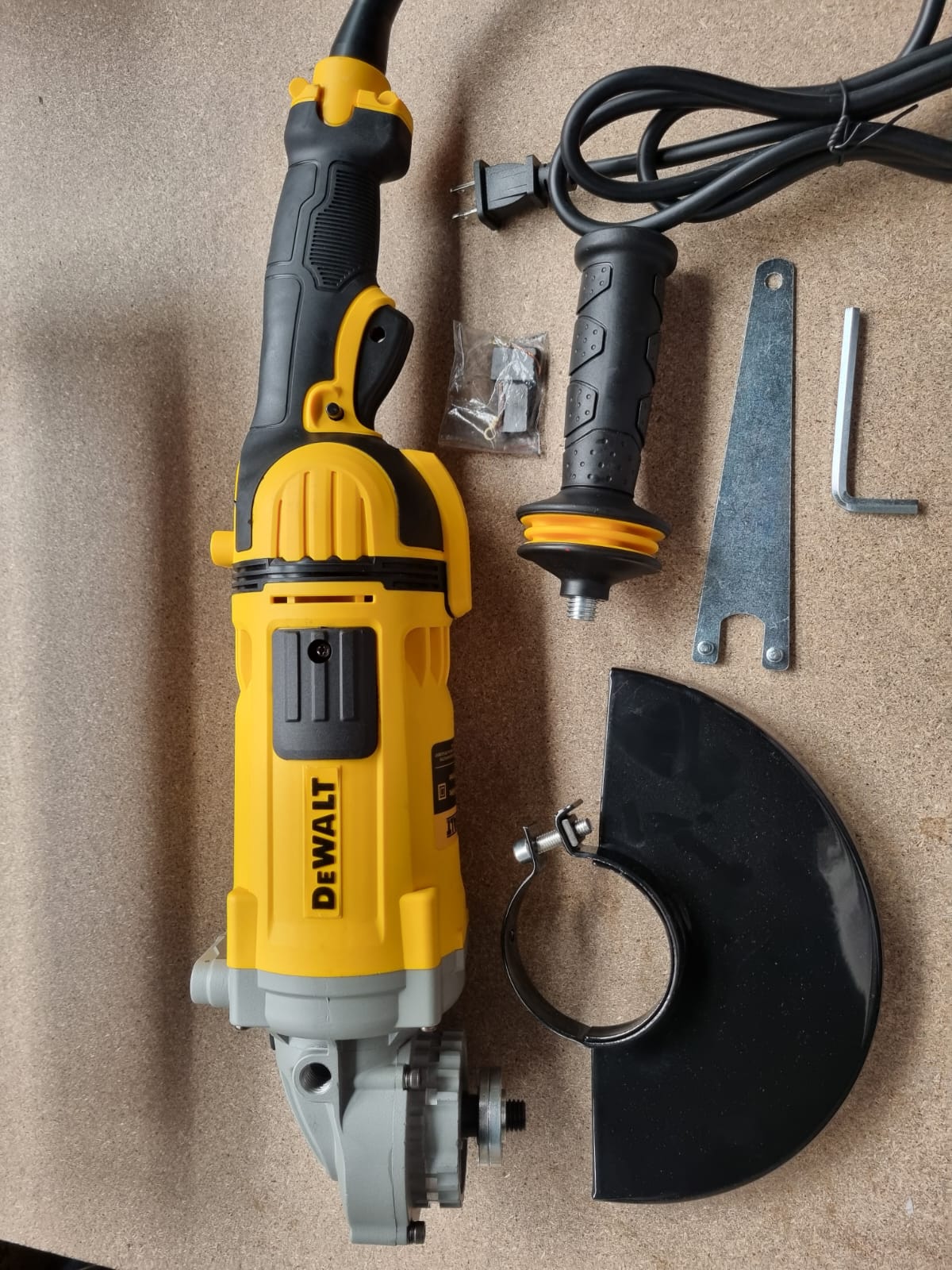 Pulidora 9 pulgadas DeWALT