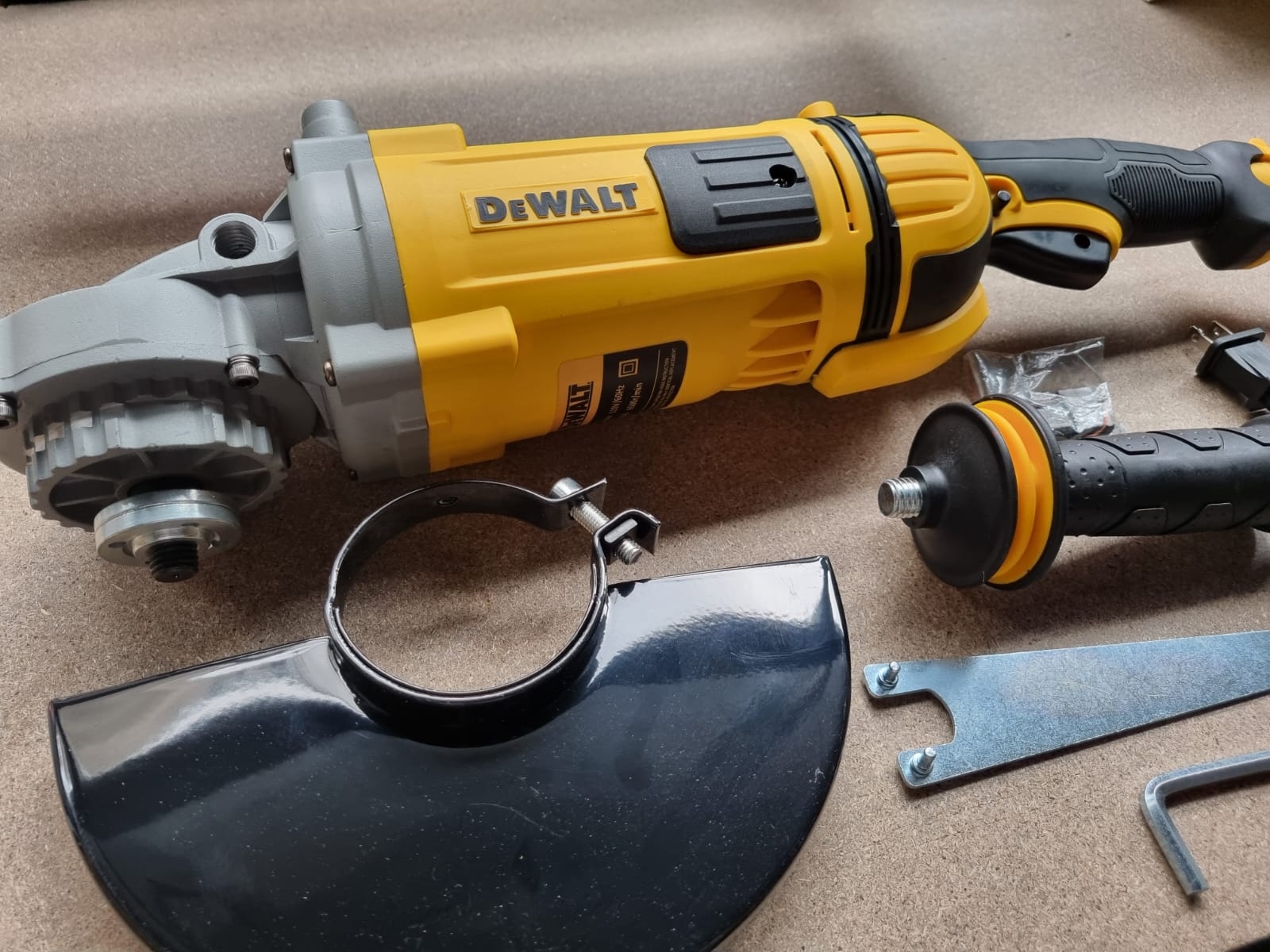 Pulidora 9 pulgadas DeWALT