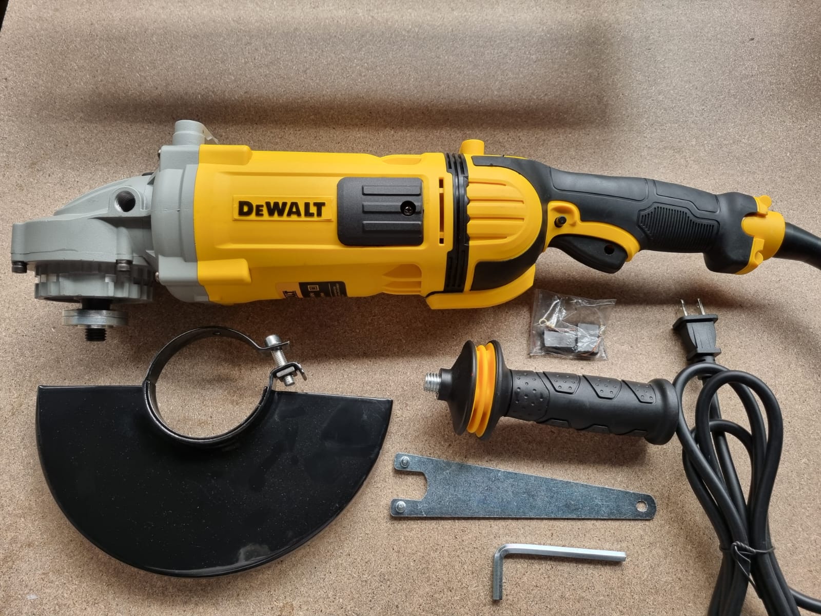 Pulidora 9 pulgadas DeWALT