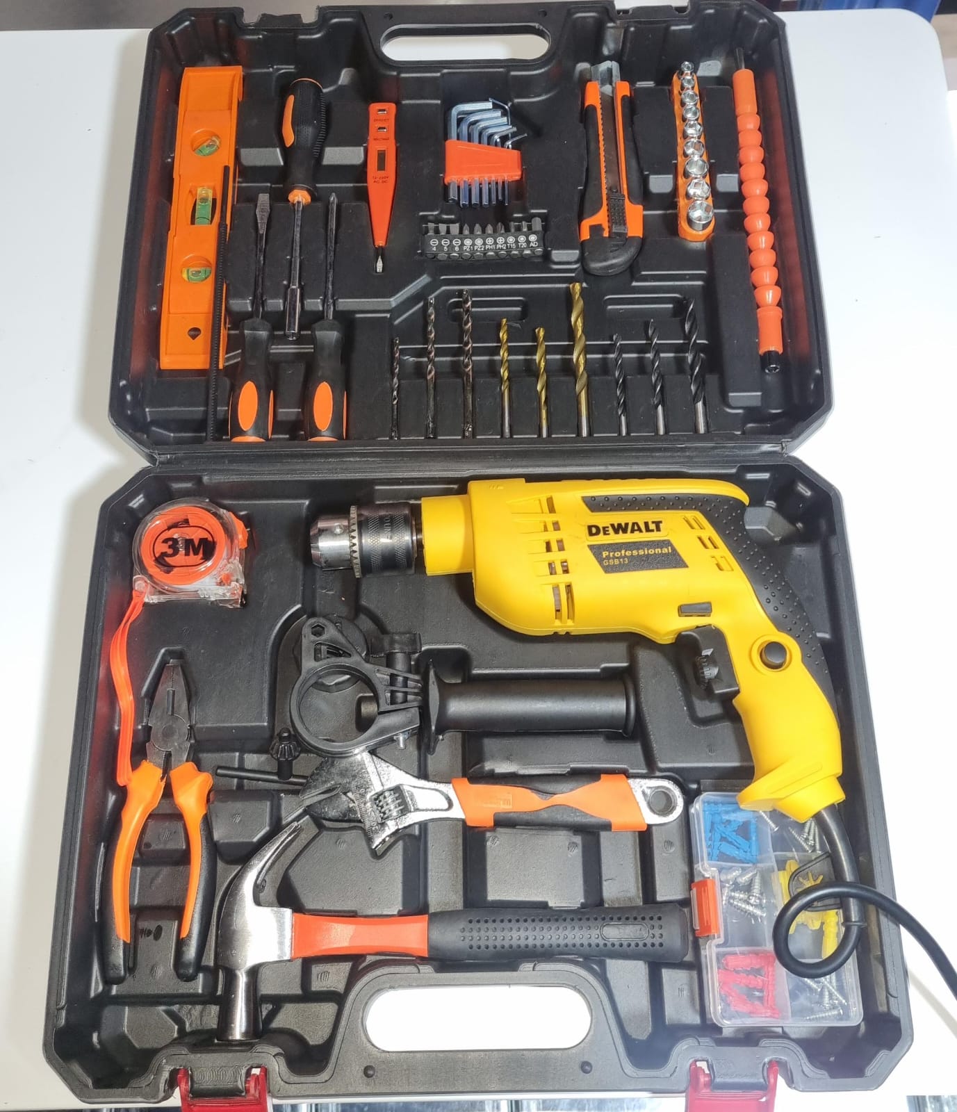 Taladro eléctrico con Kit de herramienta DeWALT