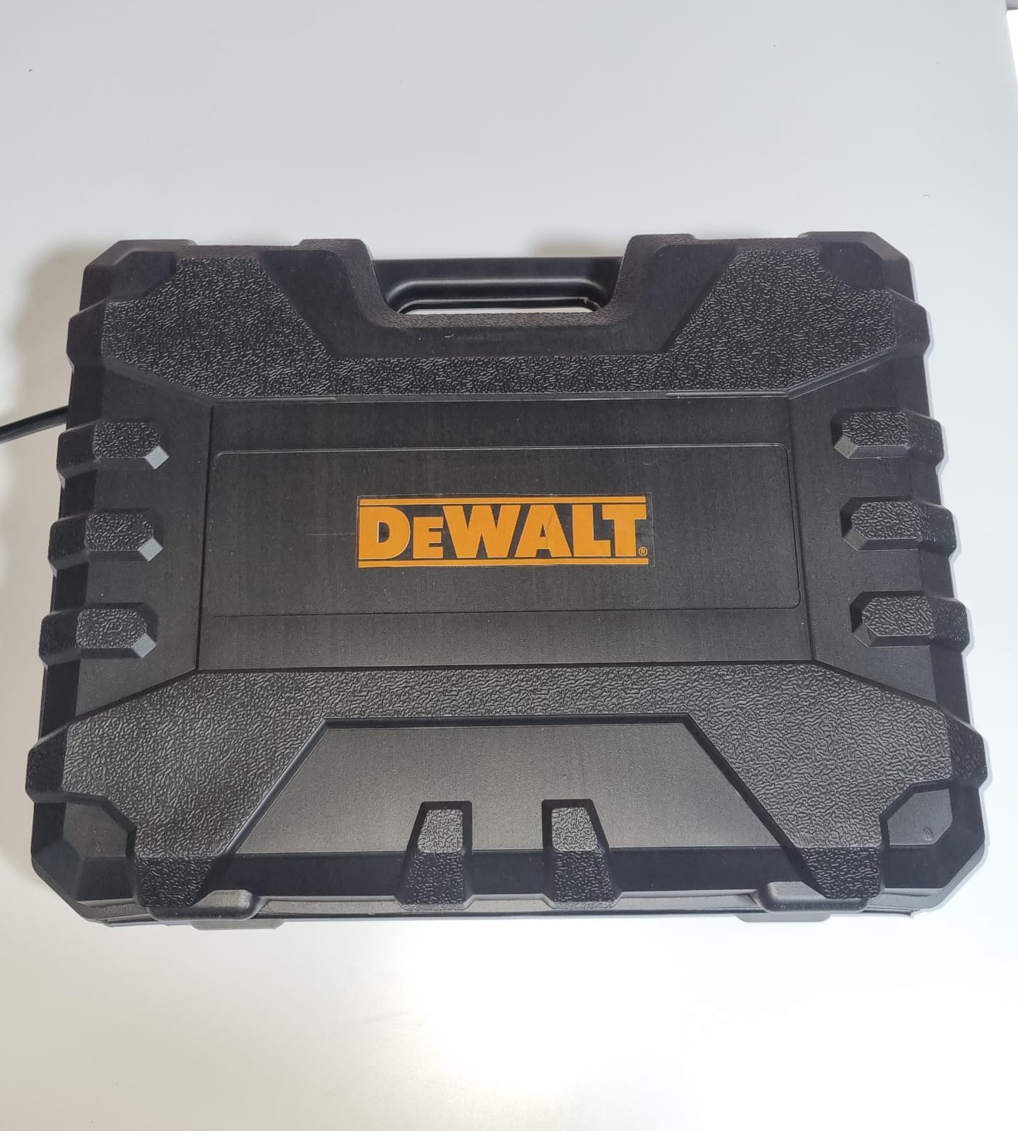 Taladro eléctrico con Kit de herramienta DeWALT