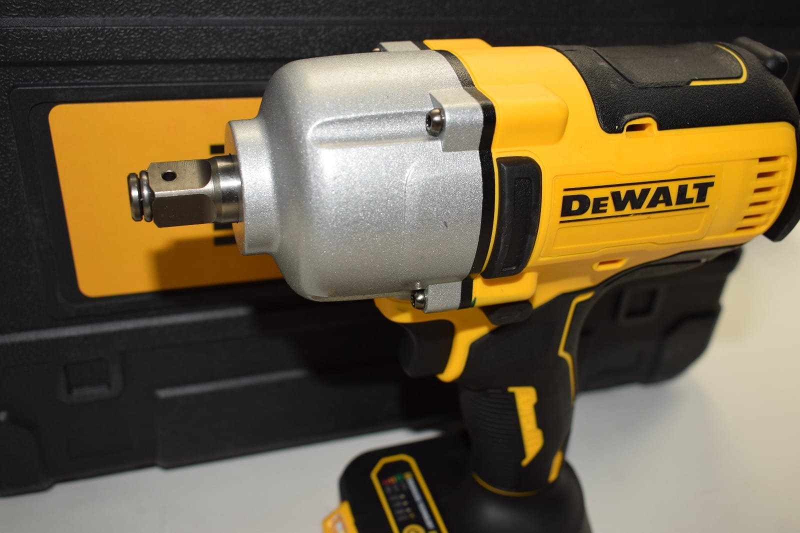 💥 Pistola de Impacto DeWALT 128 V – Cuadrante 1/2”